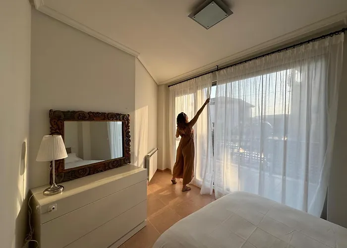 Camino A Lancha A Un Paso De La Playa De Usgo * Miengo