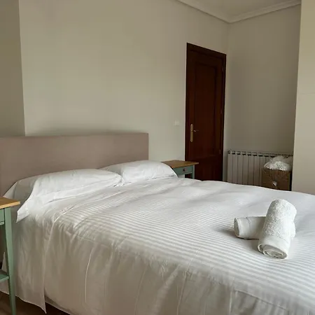 Camino A Lancha A Un Paso De La Playa De Usgo *