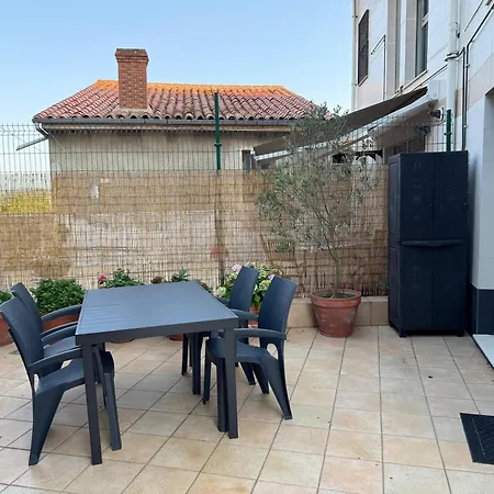 Camino A Lancha A Un Paso De La Playa De Usgo Apartman